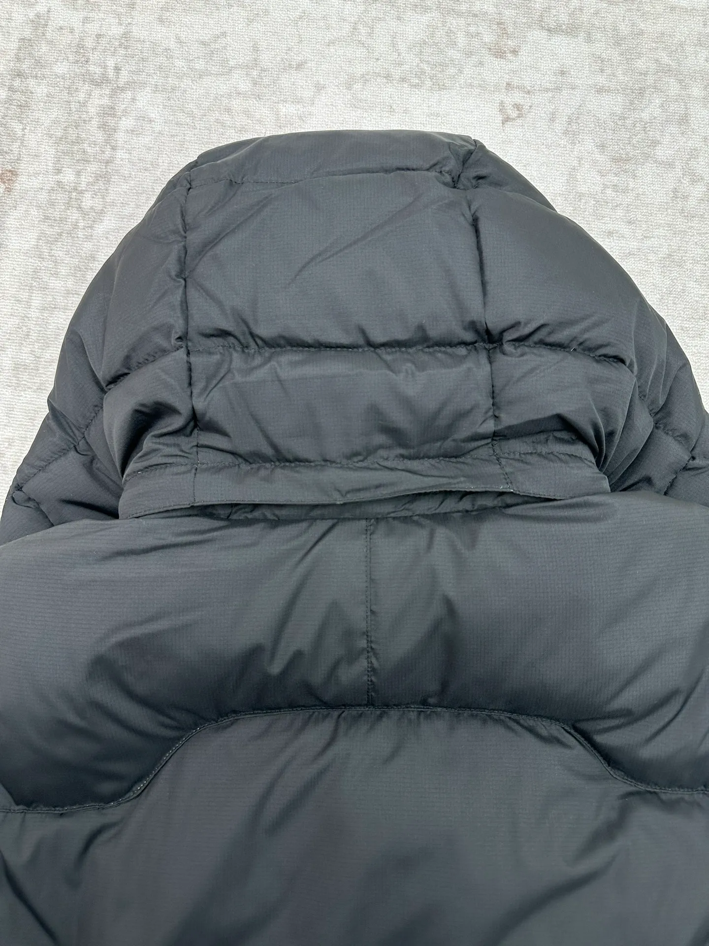 P1000 POLO 25ss new solid color embroidered hooded down jacket men's black high version code number: S.M.L.XL.XXL.